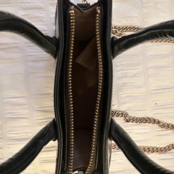 Elegant Dark Green Faux Croc-Embossed Handbag - Picture 4 of 8